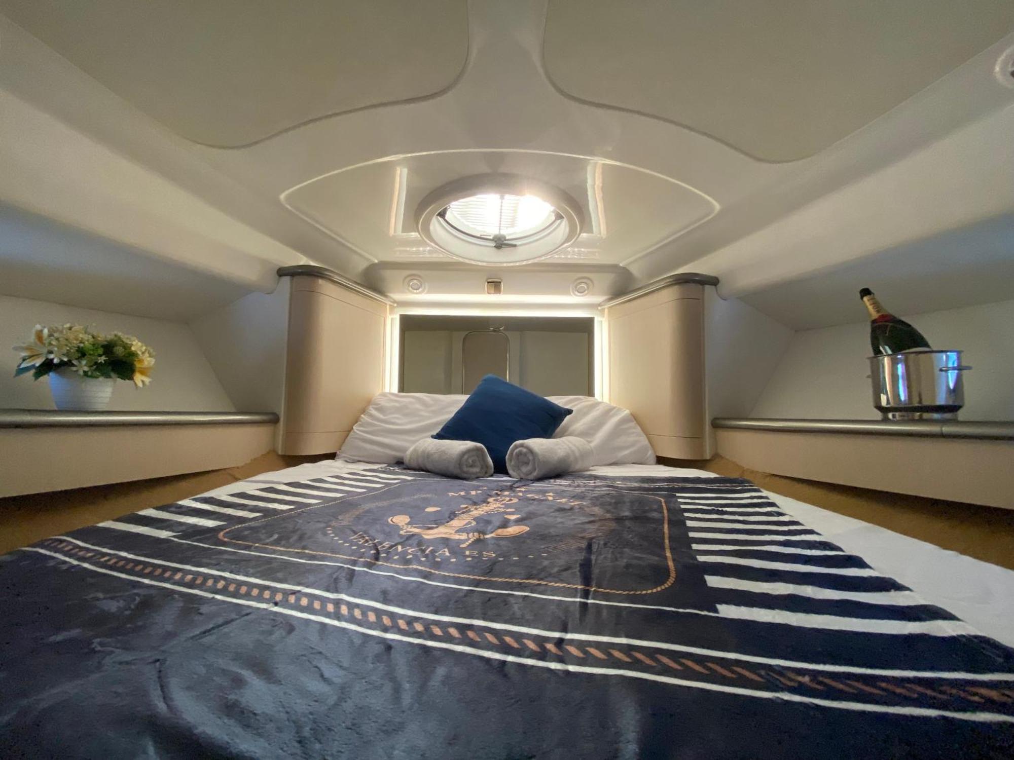 The Valencia Yacht Experience Otel Dış mekan fotoğraf